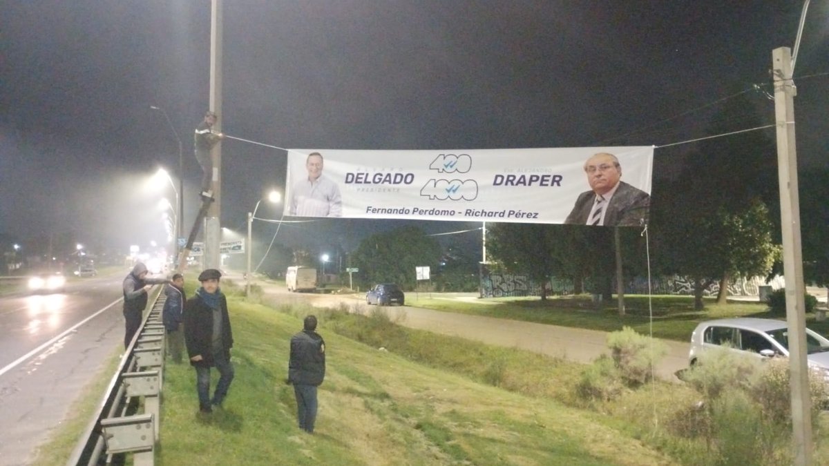 Nos reunimos con la barra de la 4000 para colocar pasacalles en Pando y  seguir mostrando nuestro compromiso, porque apostamos por un  #SegundoPisoDeTransformaciones 💪✨ Con #AlvaroDelgadoPresidente, hacia  un #UruguayParaAdelante 🇺🇾💪