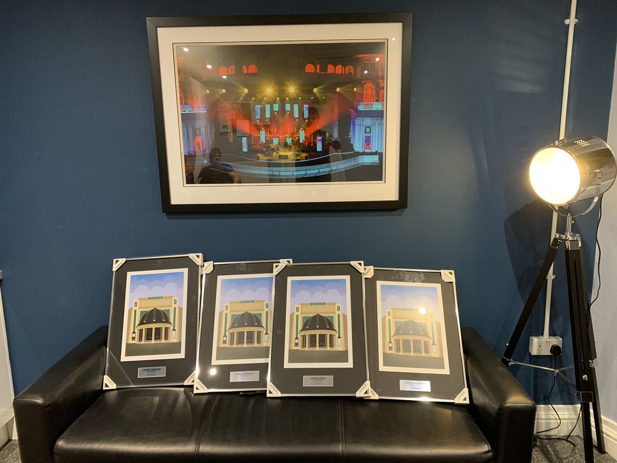 Friday was a bit special for us! An amazing crowd in an iconic venue with a souvenir each to take home! ❤️ Thanks so much to everyone that made this happen! @O2AcademyBrix #oasis #oasistribute #definitelymightbe #o2brixtonacademy #liamgallagher #noelgallagher #nghfb