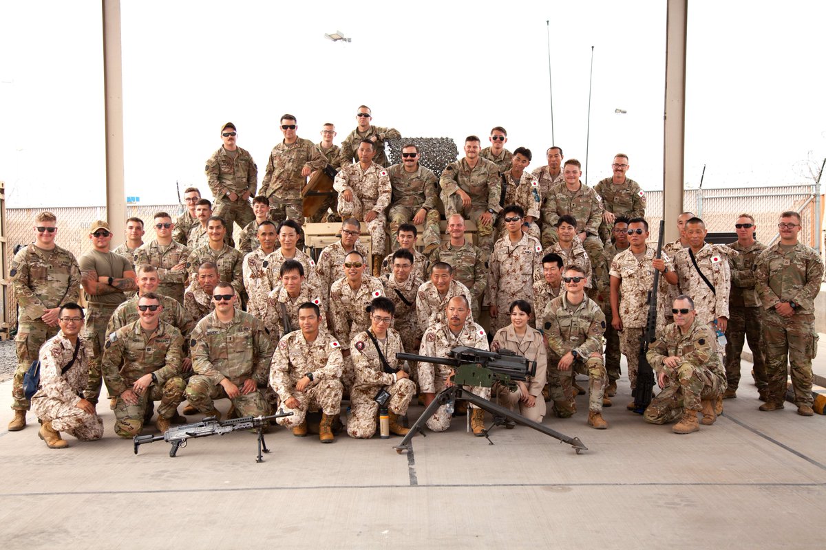 Troopers from 2-104th Cavalry Regiment, 56th Stryker Brigade Combat Team, who are deployed to the Horn of Africa, trained with Soldiers from the Japanese Defense Force on basic weapon systems recently at Camp Lemonnier, Djibouti. 📷: Capt. Owen Dietrich