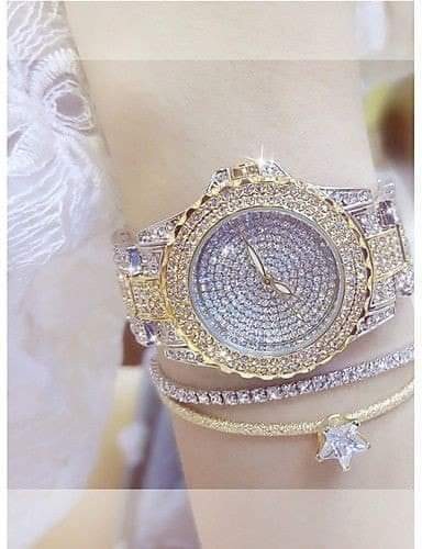 IAMVICKYFANS's tweet image. अगर मेरी कोइ #Girlfriend होती तो उसके लिए #diamondwatch खरीदकर देता ⌚

कहा पर हे मेरी GF 📲 
भाईयॉ देखो आपके आसपास तो नहिं है ओ🏇