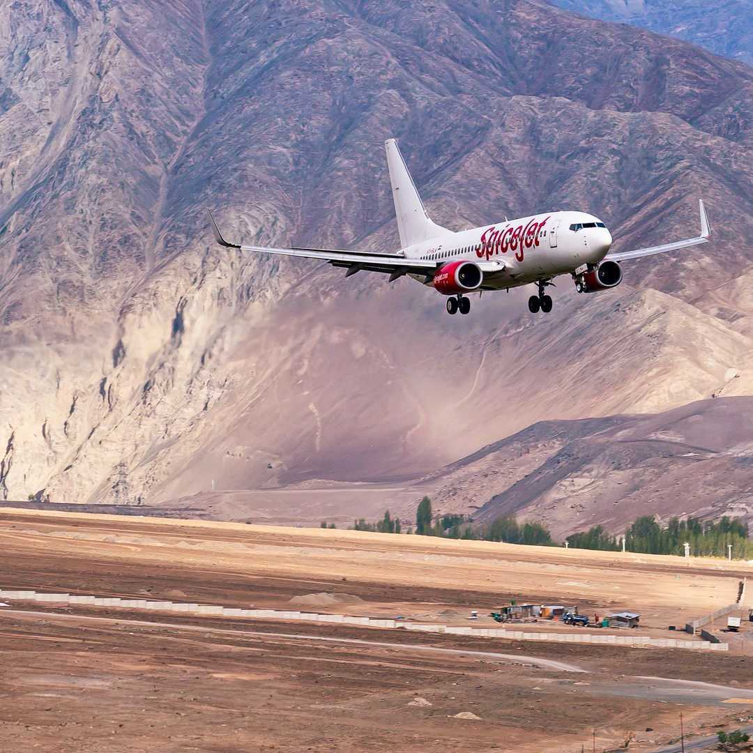 Your ticket to awe-inspiring views. 🌄

Credit - @jpaviography

#flyspicejet #spicejet #flights #aviation #flyhigh #planespotting #planeview #travelwithus #travel #addspicetoyourtravel