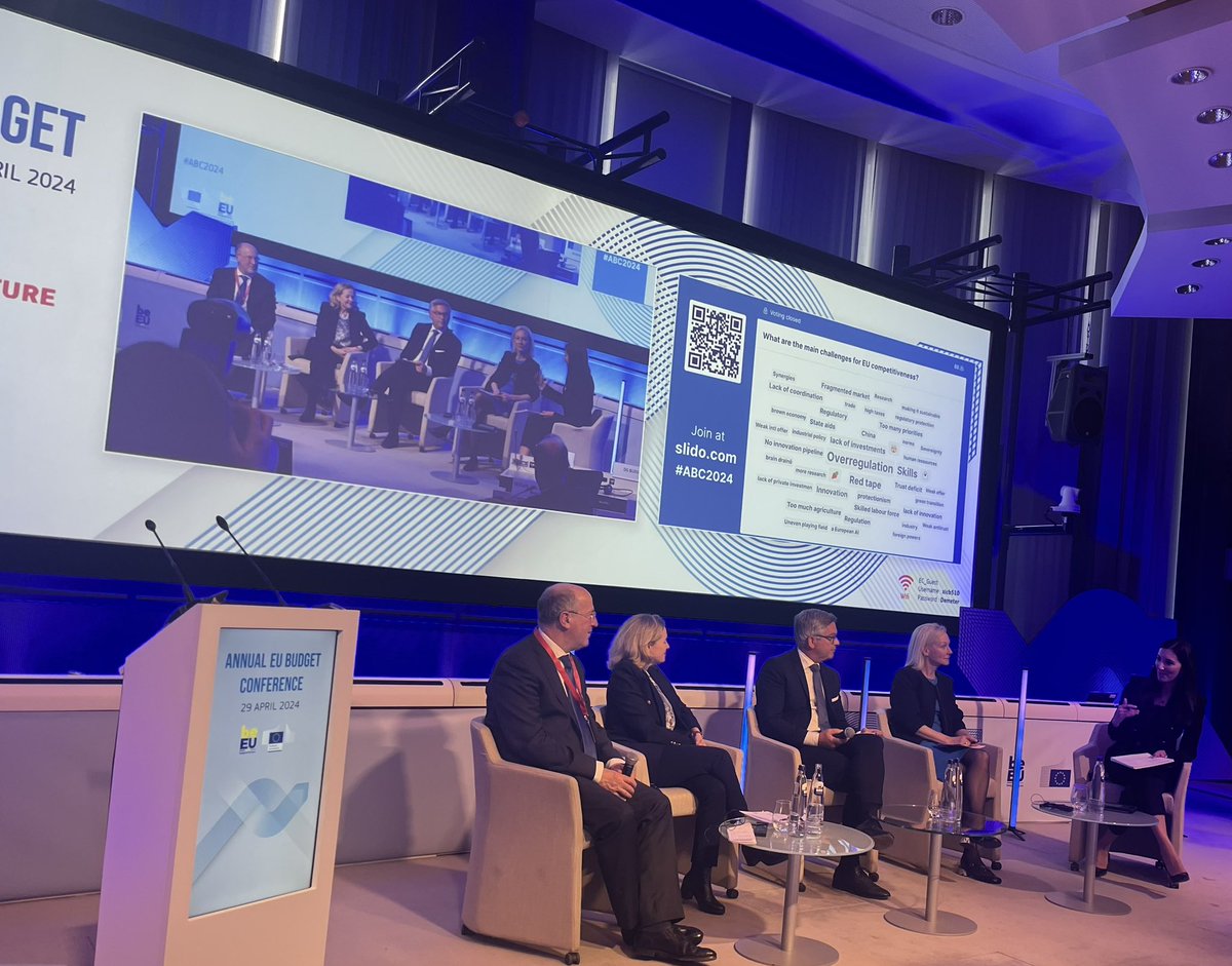 #AnnualBudgetConference The 2nd panel deals with the topic “An #EUBudget for competitiveness”. Thx f. the valuable contributions by @EIB President @NadiaCalvino, FinanceMinister @magnusbrunner, #EBF CEO @Wim_Mijs, DG @BonefeldCecilia & the excellent moderation by @Silvia_Amaro!