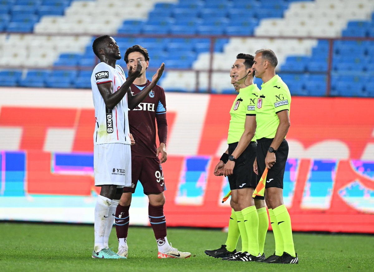 dogus_gazetesi's tweet image. Papy, Hakeme Ne Dedi?
gaziantepdogus.com/papy-hakeme-ne… @GaziantepFK #Papy #hakem