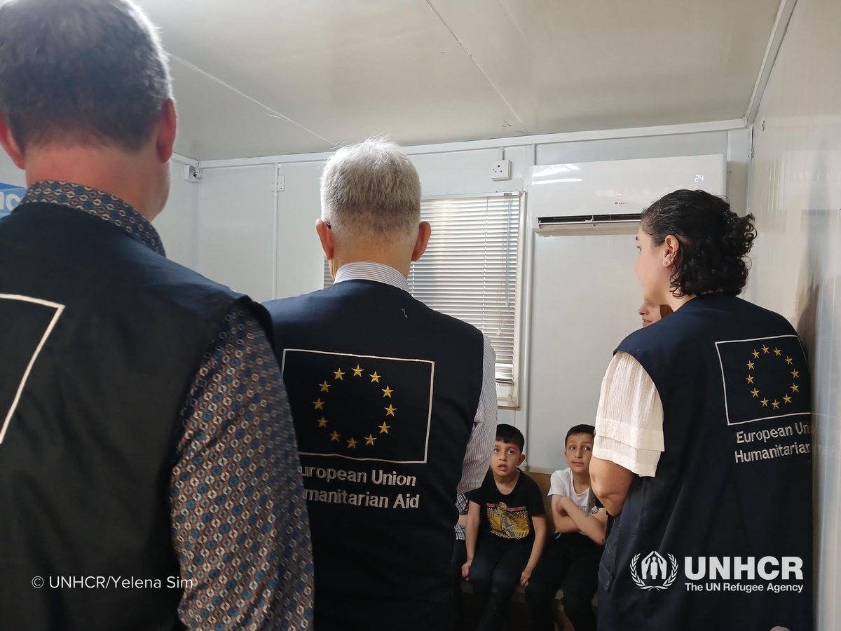 During a visit to UNHCR in Amman, Director General @MPopowskiEU gained firsthand insights into the crucial support provided for #Refugees in 🇯🇴. From registration to humanitarian aid, it's all made possible by generous donors like 🇪🇺EU. #EUHumanitarianAid #WithRefugees