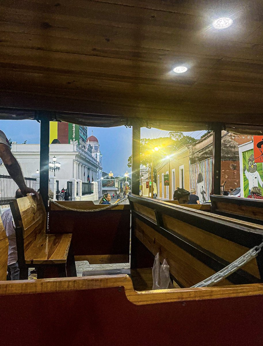 Anoche paseamos con <a href="/ValenciaTranvia/">VALENCIA EN TRANVÍA 🚞</a> por el Centro Histórico de Valencia, una ruta guiada por <a href="/EduardoMonzn/">Eduardo Monzón</a> de <a href="/masvalenciaentw/">Más Valencia</a> 

Una bonita alianza de dos organizaciones a beneficio de Isabella que tiene diagnóstico de linfoma, gracias por el apoyo 🫶