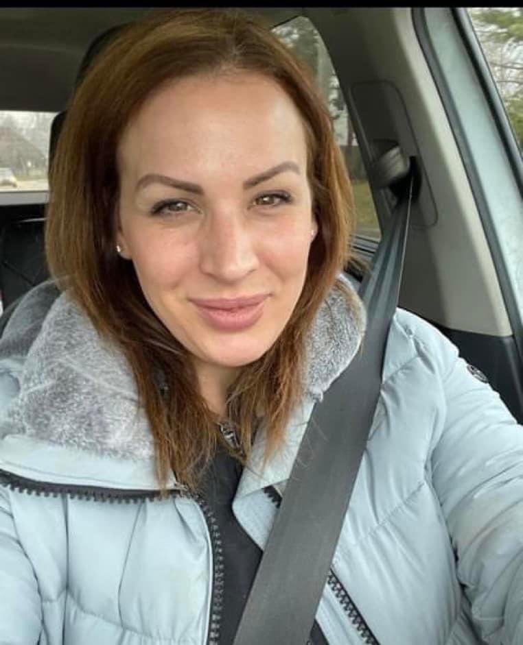 901Lulu's tweet image. Lacie Santia (38) was reported missing by her family on Saturday morning in Oakland County, Michigan. They are concerned about her mental health. Her car was found in the parking lot of Waterford Oaks County Park with keys, wallet, and son’s phone left inside. #MissingPerson