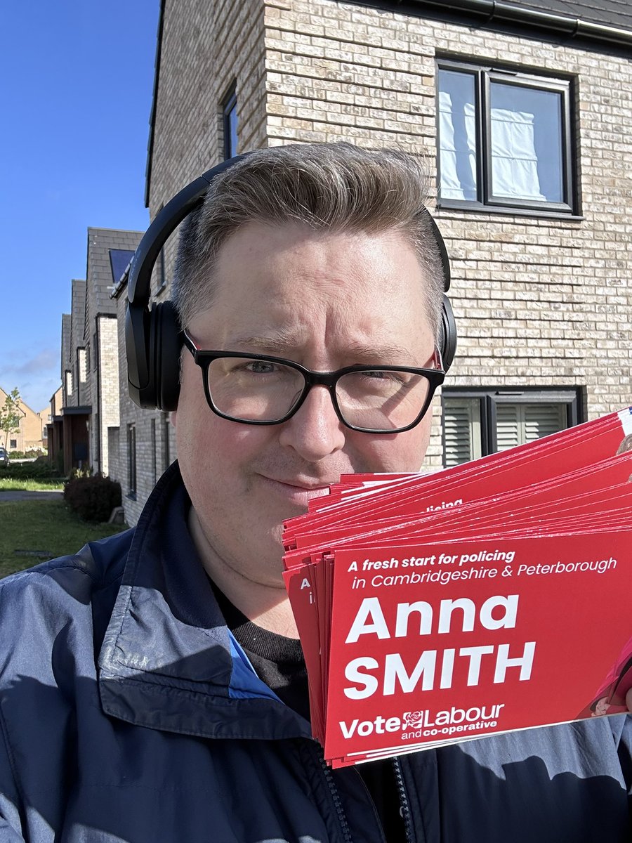 Out doing my bit for @anna4labour in Northstowe. Vote change on 2nd May 🌹