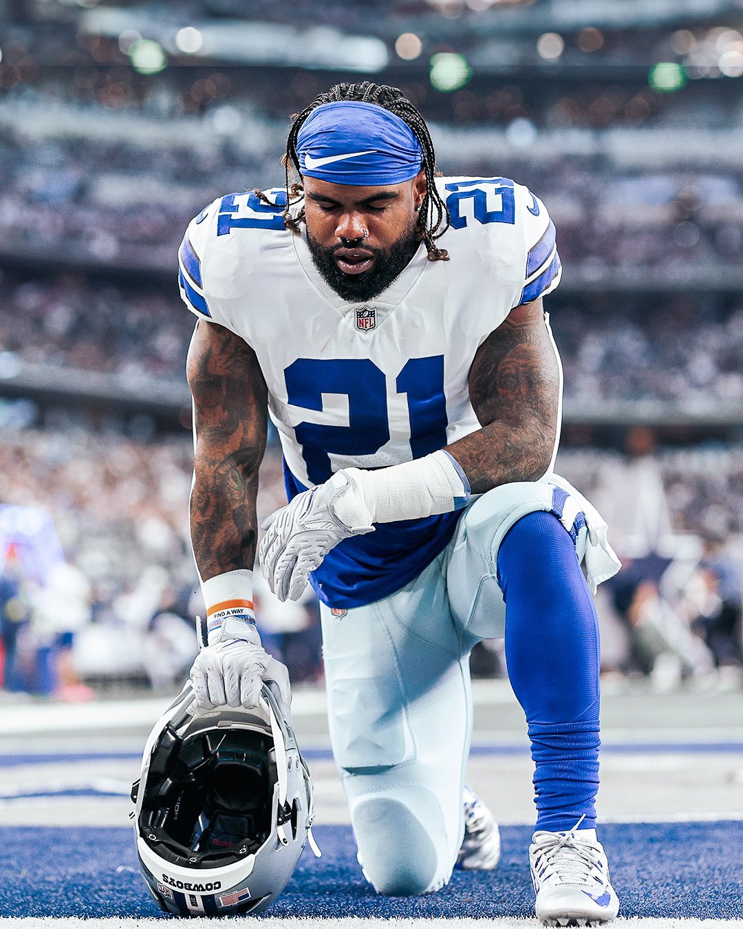 TSN on X First look at Ezekiel Elliott in a Cowboys jersey after agreeing to terms this morning. https t xoPoxfZmQg X