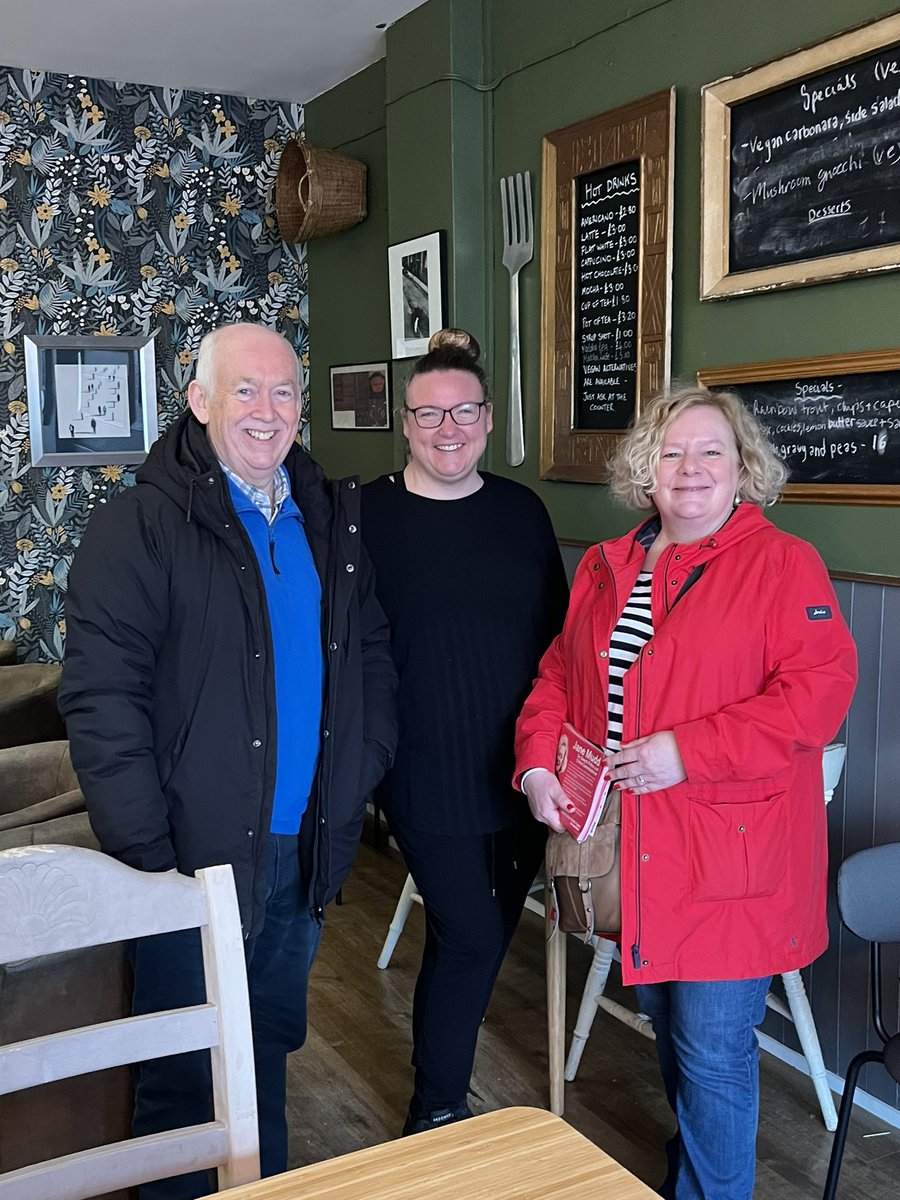 It was great to visit Geshmak, the new Restaurant in Caerphilly, with @CllrJaneMudd <a href="/WelshLabour/">Welsh Labour</a> PCC Candidate for Gwent. In the night my wife and I went for a meal there - first rate!