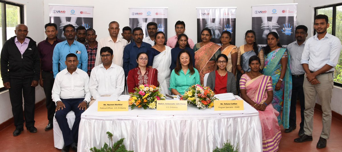 Today in Kalapura I thanked community workers from @SAFEFoundation1 and Seemasahitha Samadana Samithiya, supported by @USAIDSriLanka, who are addressing human trafficking, particularly among members of the Malaiyaha Tamil community. Our collaborative efforts focus on supporting