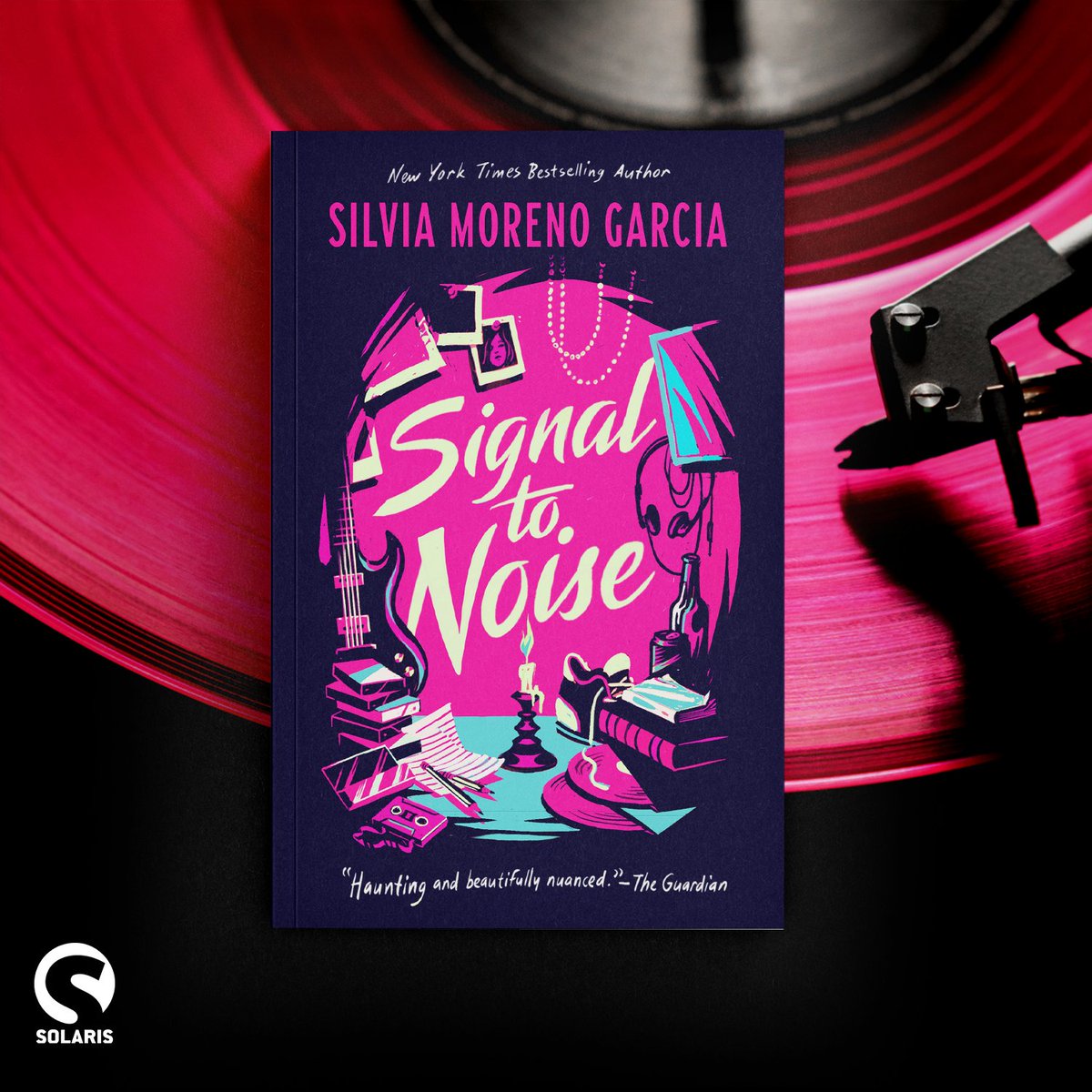 We're feeling in the pink! Meche returns for her estranged father’s funeral, reviving memories from her childhood she thought she buried a long time ago. What really happened back then? Is there any magic left? Grab @silviamg's SIGNAL TO NOISE now 👇 geni.us/Dk7qbh
