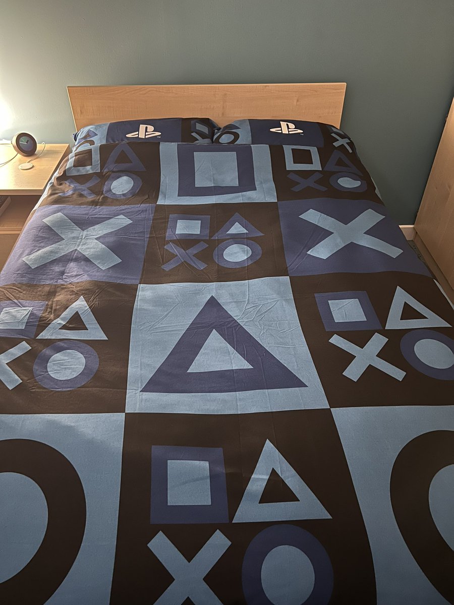 Never too old for some gaming themed bedding 😂 #PlayStation #Gamer #TrophyHunter