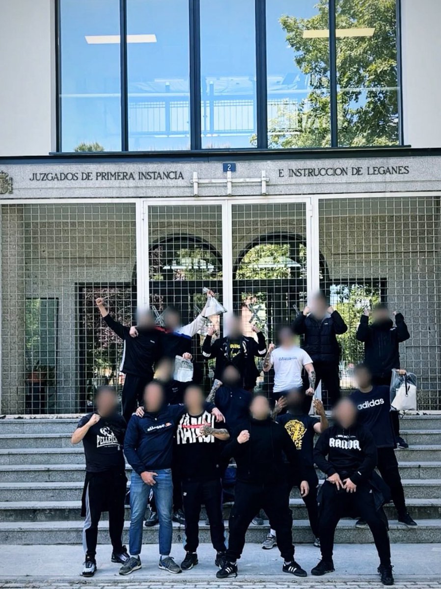 @AvisperoRZCD Cuando salieron de los juzgados, algunos miembros fueron detenidos antes del partido cuando fueron a por <a href="/Ghetto28Ultras/">Ultras Leganés</a> y <a href="/Ligallo1986/">Ligallo Fondo Norte</a> .