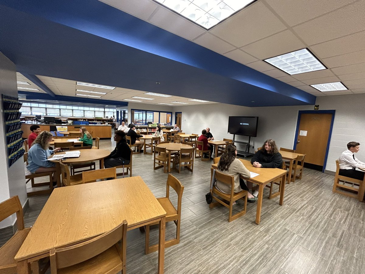 Friday we completed our final project in our Job Attainment Unit! Our JAG program welcomed in members from our Warren County community to be interviewers in a mock job interview project. #JAGKY 🔴⚪️ @WEHSRaiders @wehsready @JAGkentucky @JAGnational