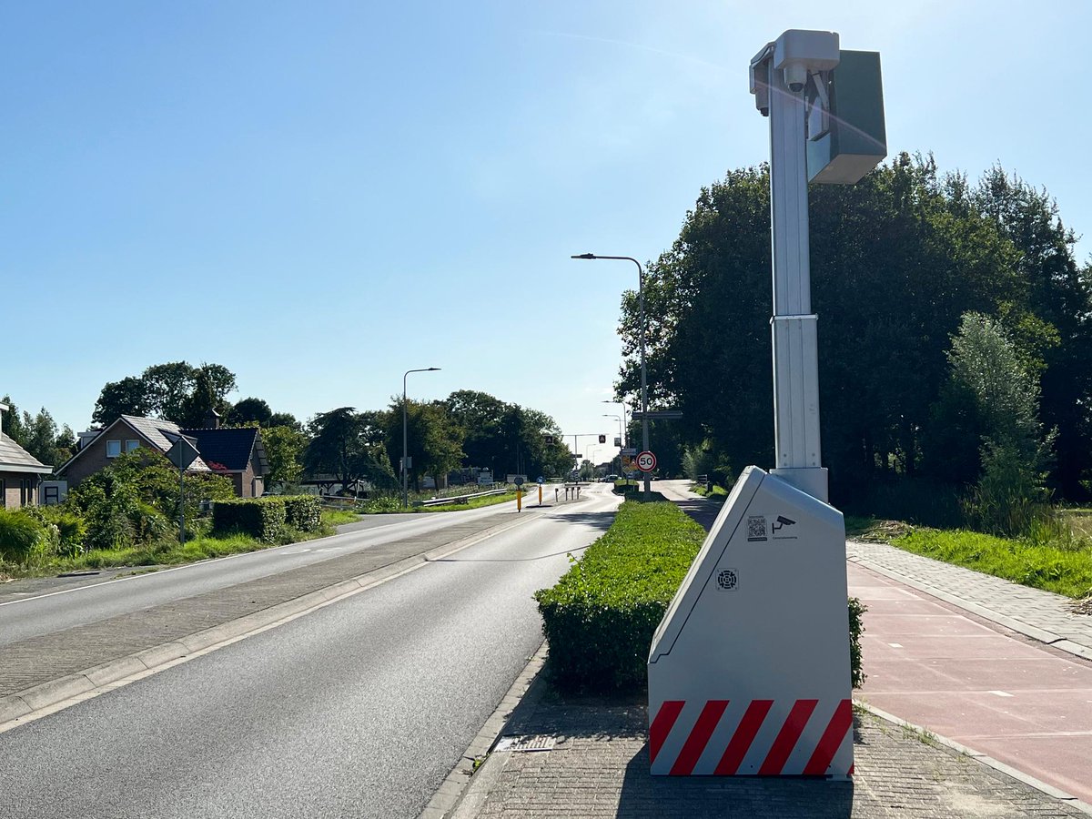 Hoofdofficier van justitie Liesbeth Schuijer reageert op de vraag van burgemeesters om zelf flitspalen te kunnen plaatsen. Zij ziet ook dat het met de verkeersveiligheid niet de goede kant op gaat, maar wil een wildgroei aan flitsers voorkomen. Lees meer: bit.ly/3JDWdVj