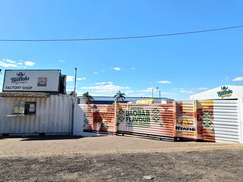 Recent work for Buffalo Breweries for Nyathi traditional craft beer featuring the new limited edition baobab flavor. Have you tried it yet? Nyathi Imhenyu Changamire. #wearecaligraph #wecolor #wecreate #murals #muralart #airbrush #airbrushingartist #advertising