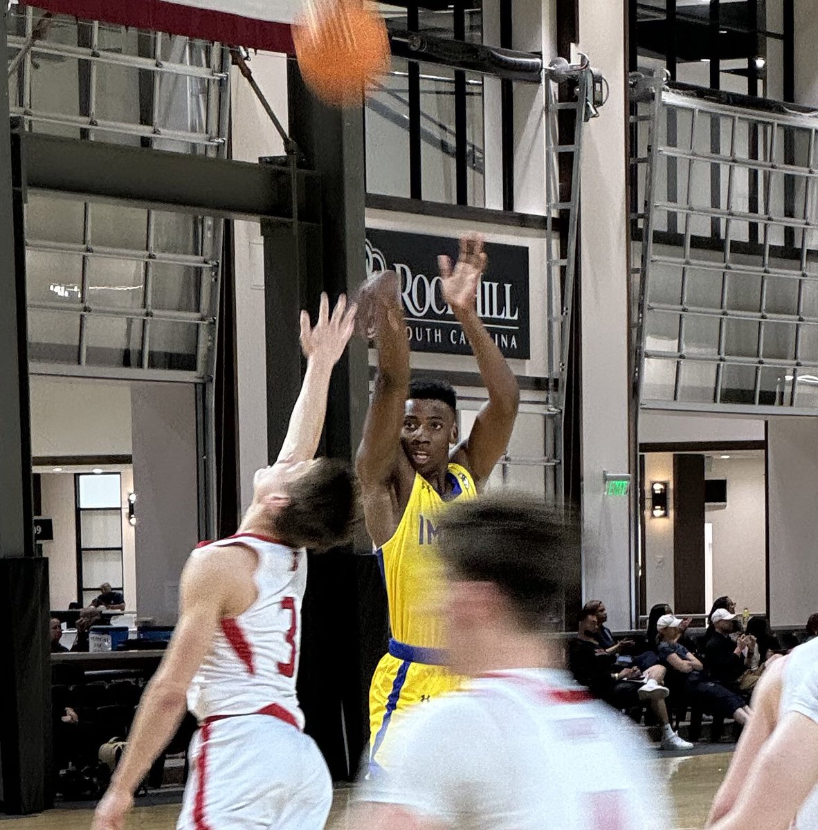 Was impressed with the maturation in King Grace’s game. Showed expanded individual offense while being efficient. Looks a little bigger and in great shape. Made shots, found chances to attack the rim with one or two bounces, and played within the flow. 247sports.com/article/scouti…