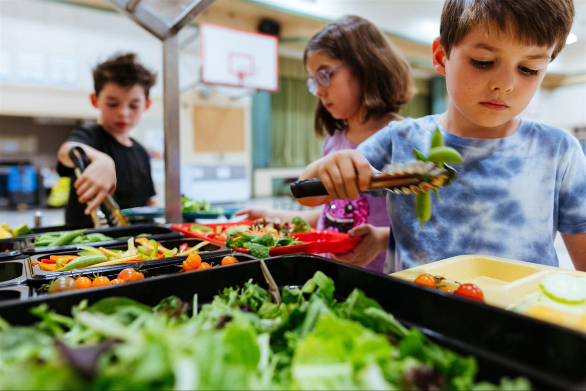 Did you know that #schools can play an outsized role in reducing #FoodWaste? According to Eat Real, schools are the biggest #restaurant chain in the U.S., meaning that the way they manage food could have a serious #impact on food waste. Read more: loom.ly/_b8d_zI