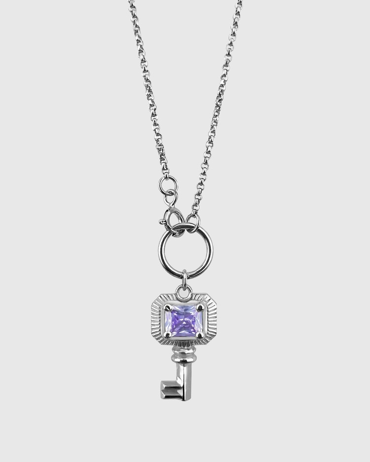 fromis_9 Chaeyoung wearing Square Gemstone Key Necklace by musee art

m.blog.naver.com/museeart_jewel…