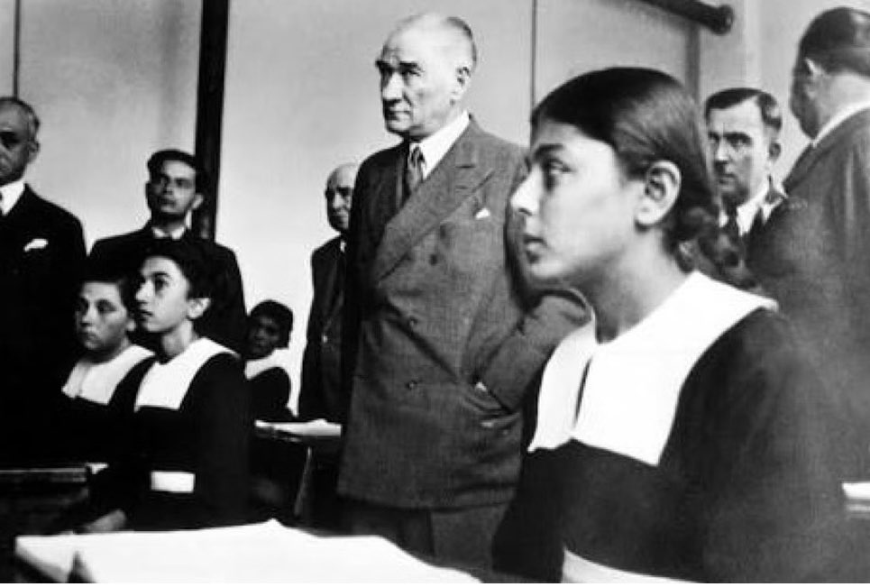 Atatürk toplumun yapısına uygun eğitim modelleri seçmiş ve başarıyla uygulanmıştır.