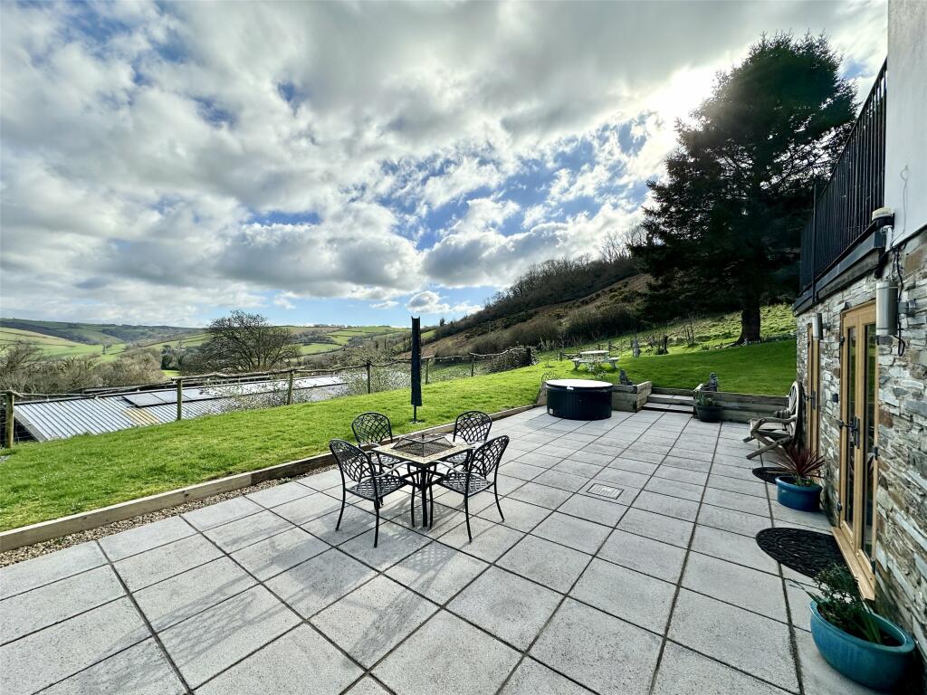 This fabulous home has a modern open plan feel with an abundance of light and windows that enjoy outstanding views across the countryside and out to the coastline. @WebbersLive 📍How much? £1.5m 📍Where? Combe Martin, Devon 🔗ow.ly/BQTm50RpaWW