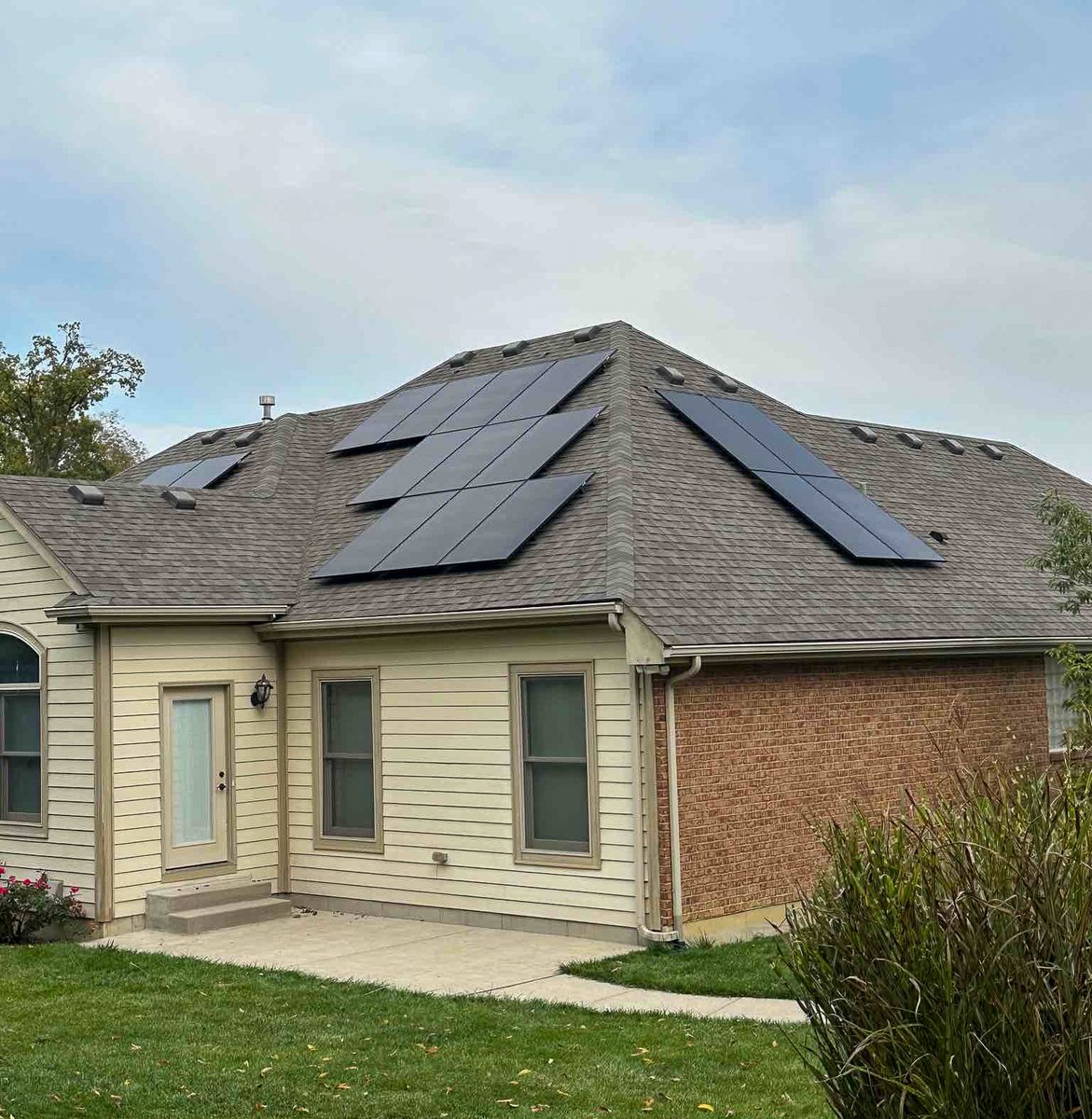 This Dayton, Ohio homeowner is expected to offset their annual electric usage by 109%!!    ⚡️ Own your power, own your future! Going solar isn't just about the environment—it's a smart financial move. 
 #SolarSavings #FinancialIndependence