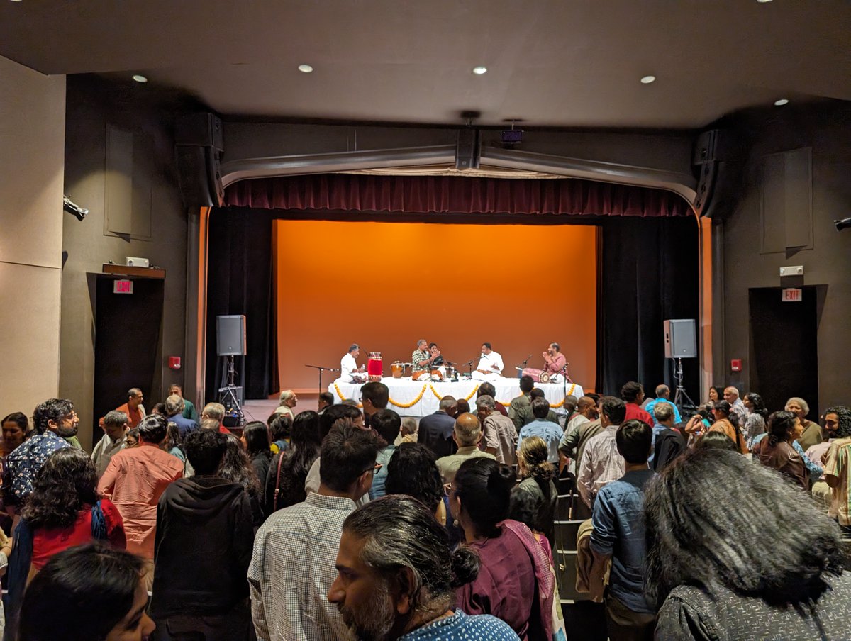 Absolutely loved the carnatic concert by @tmkrishna, accompanied HN Bhaskar (violin), Sivaraman Balasubramanian and Vijay Ganesh on the mridangam. A standing ovation at the end!