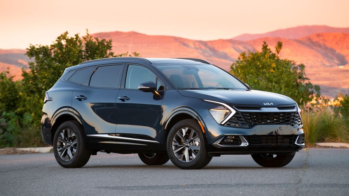 Auto Listings: 2024 Kia Sportage vs. 2024 Toyota RAV4 Comparison: The 2024 Kia Sportage and 2024 Toyota RAV4 are two top choices in a highly competitive class of compact SUVs. dlvr.it/T69kgX CarsBuyText.com #autonews #carsforsale