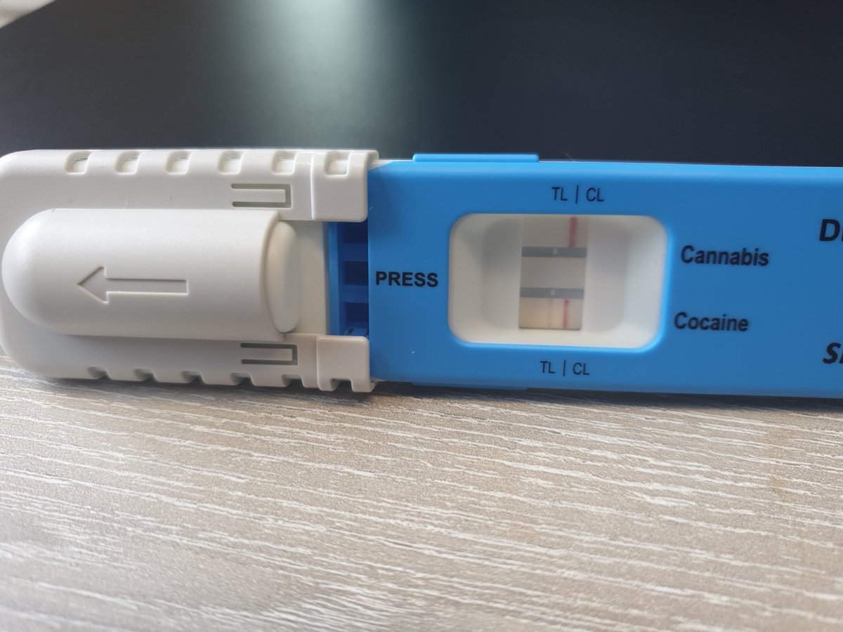 When you're wanted for failing to appear at court for drug driving and you get stopped driving. 
1 x positive @DrugWipeUK 
Bloods obtained and a a date at court tomorrow for the original offence.
@VisionZeroSW 
#Fatal5