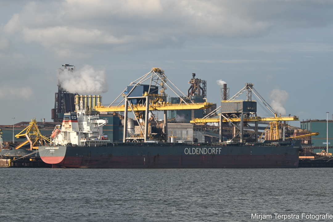 #Bulk #carrier #KasparOldendorf seen in #Port of #IJmuiden #Noordzee #Zeehaven #sailing #maritime #shipsinpics #ships #shipspotting #adventure #humanatsea #shipphotography #TataSteel #sailing #adventures #seafarers #IJmuidenEnzonl #seafarer