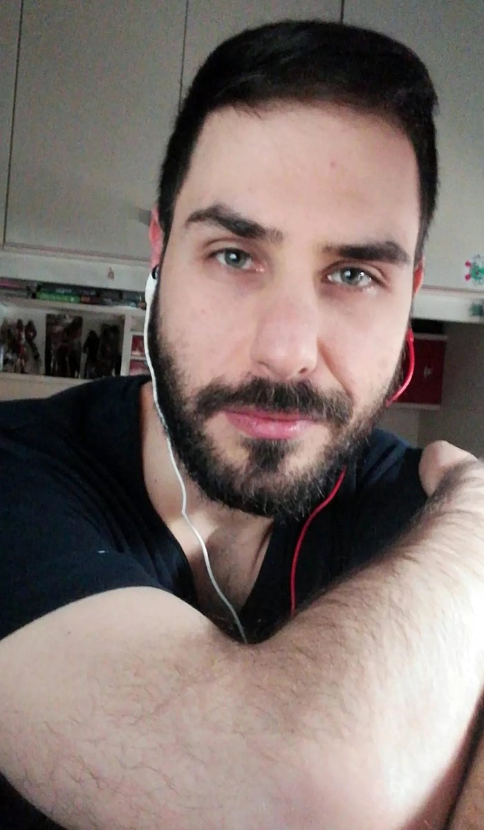 Listening to some music... 🎶

#selfie #smile #italy #italianguy 
#guy #beard #beardguy #beardman