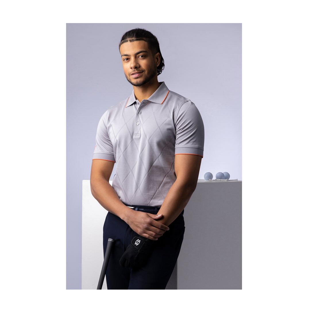 Mercerised cotton polo shirt, meticulously knitted from pure sustainable natural fibres, showcases an elegant diamond pattern that elevates this classic golf shirt. #Glenmuir