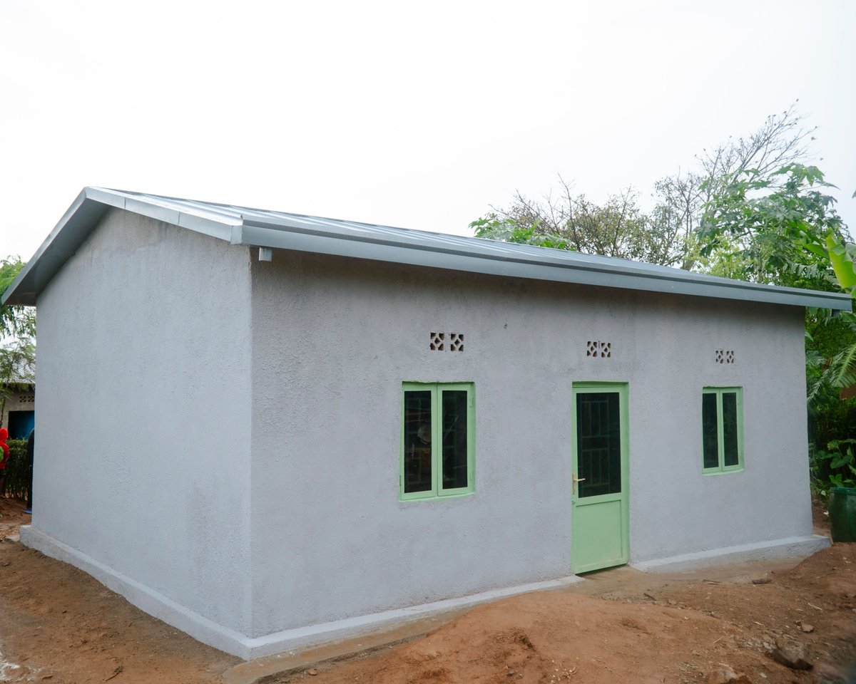 Last week, we had the honor of extending a helping hand to a local family, survivors of the Genocide against the Tutsi in 1994. In a gesture of support and solidarity, Mr. Roof donated a new roof and facilitated the renovation of their home.
#BuildingHope #Rwanda #Kwibuka30