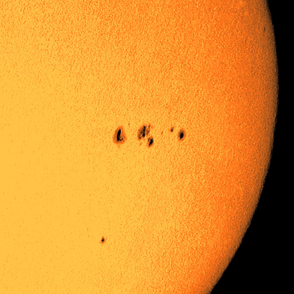 Today's rare sighting of the Sun! One large group of #Sunspots remain, AR3654, apparently flares from there causing radio blackouts on Earth (ref spaceweather.com) @StormHour @ThePhotoHour @MoonHourSocial #SunHour