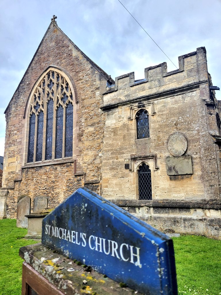 St Michael's Churchyard Highworth #Swindon