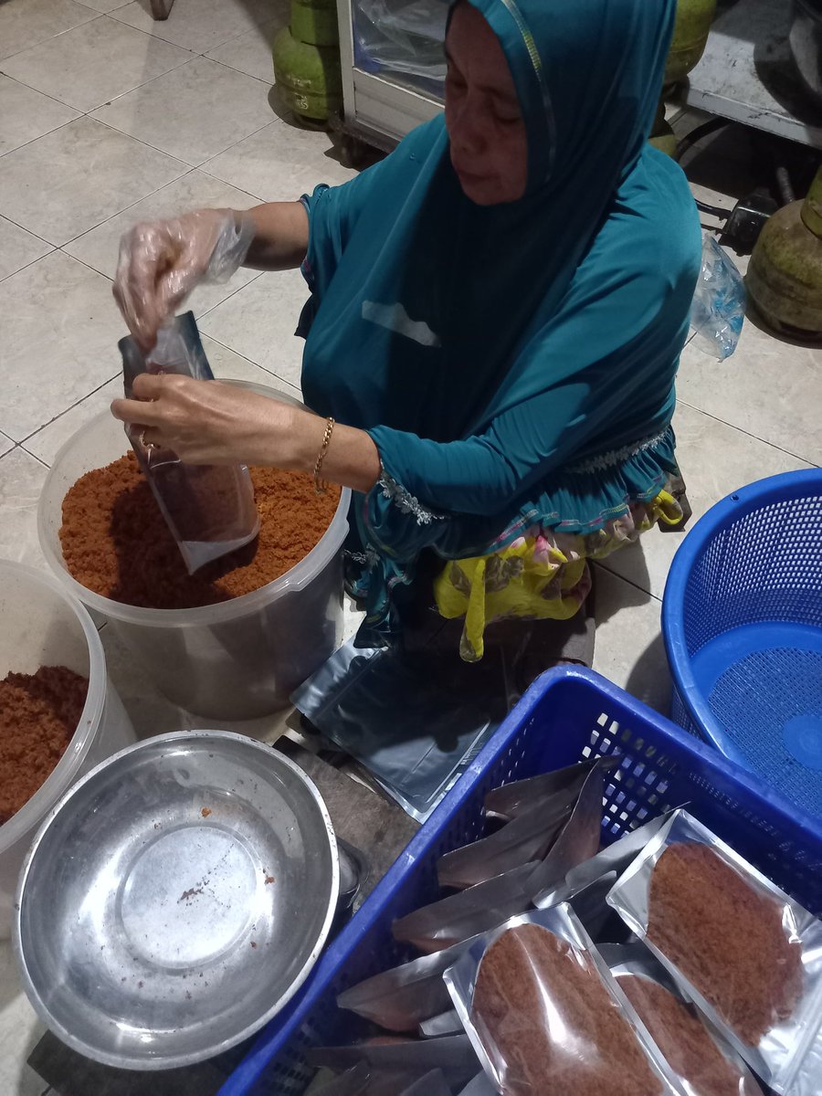 Irmayatilatief's tweet photo. Minggu (28/04/2024), Irmayati, PPB Makassar, Poklahsar Mangga tiga ,Kel.Tanjung Merdeka, kec.Tamalate,produksi sebanyak 100kg abon ikan Tuna 50kg abon ikan lele,110 kg abon ikan gabus
#Dataproduksi
#luhlapor
#giatluhkankotaMakassar
#BRPBAPPPMaros
#BPSDMKP https://t.co/Pl3bS40HcX
