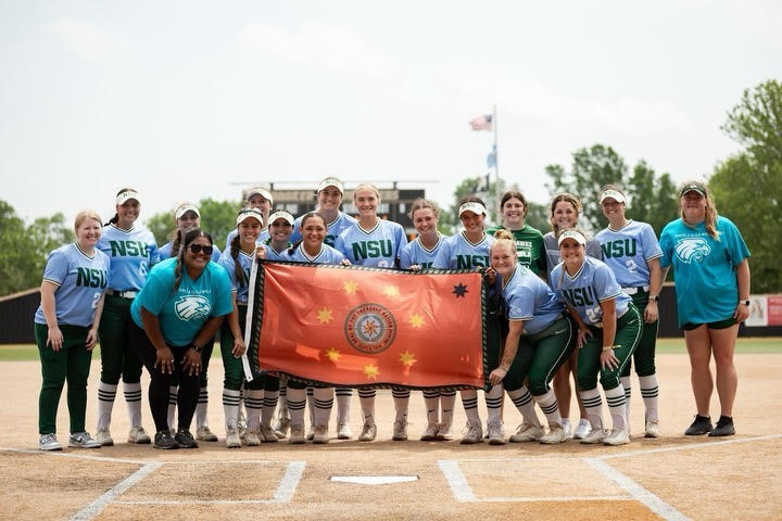 Getting to throw out the first pitch at this weekend’s @NSURiverHawks softball game was truly special.

Was thankful to share the day with my fellow alumni, @CherokeeNation dignitaries, and see #TeamNSU pull off a walk off win!🥎💥