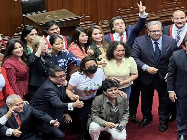 🚨🚨🚨🚨
Los malditos de la plaza Bolívar en complicidad con Dina Boluarte pasarán de percibir S/23,217 mensuales a más de S/26,599, un aumento que significa un gasto para de casi 6 millones de soles al mes.
#CongresoEnemigoDelPeru