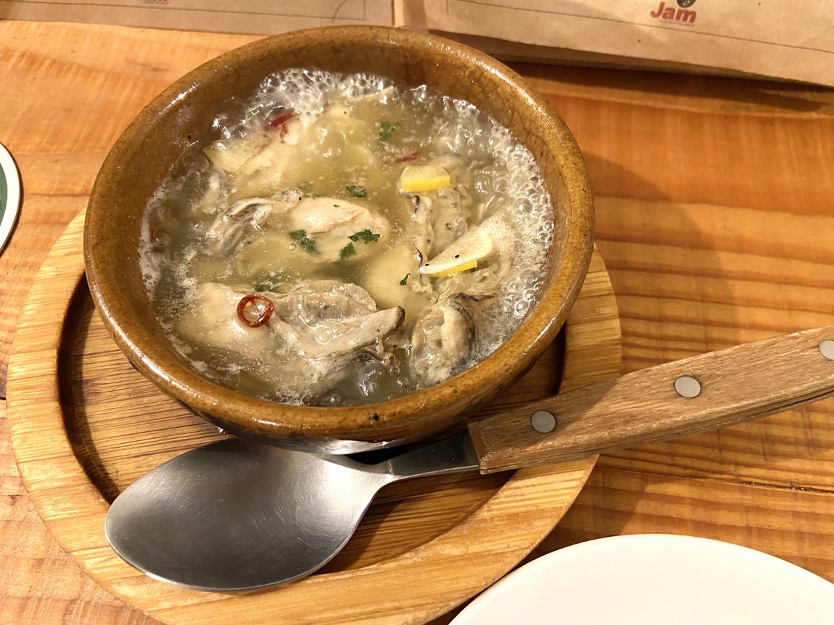 結婚記念日でした。18年目に突入。早っ。お互いが納得いく距離感＆役割を見つけて行く事が大切と感じる。