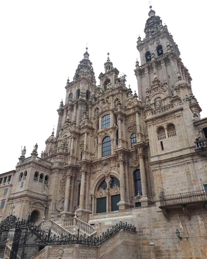 Passejant pel món. 
Santiago de Compostela.  Majestuós. #santiagodeCompostela @_Galiciamola #galiciamola #travel #travelphotography #travellingthroughtheworld