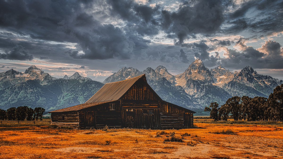 igor_os777's tweet photo. Some of my photos: The iconic Moulton Barn with the Teton Range looming – a slice of rustic Americana at Grand Teton National Park, WY. #GrandTeton #MoultonBarn #MountainBackdrop #FujifilmXT3 https://t.co/4W0MSBCPPA