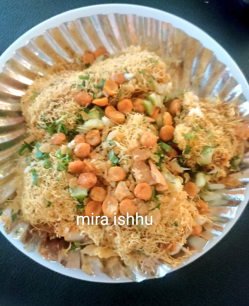 It's time for an evening snack 😋🤩 6:42 (baahar se pack karwakar laayi) #sev_puri 🤩
#IndianStreetFood #chaat