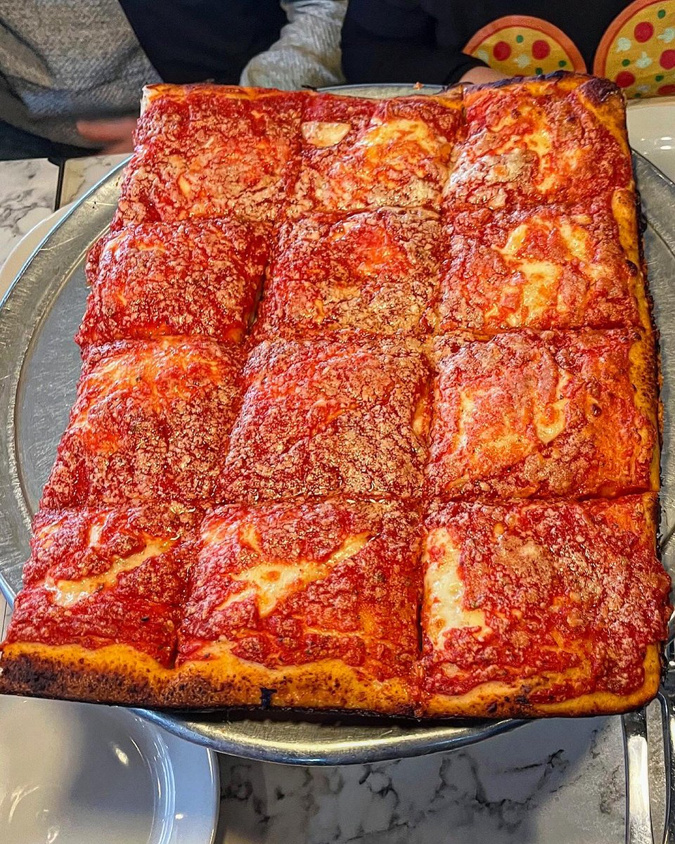 Is there anything better than the classics? Choose your slice 👇 🍕 L&B Spumoni Gardens 📍 Brooklyn, NY