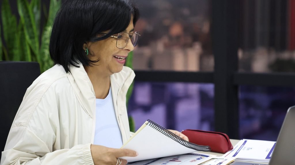 #NotiMippCI 📰🗞| Delcy Rodríguez monitorea la iniciativa del Buen Gobierno 1X10 en Bolívar. Lea más. ⏩mippci.gob.ve/index.php/2024… #VenezuelaPaísDeEsfuerzoPropio