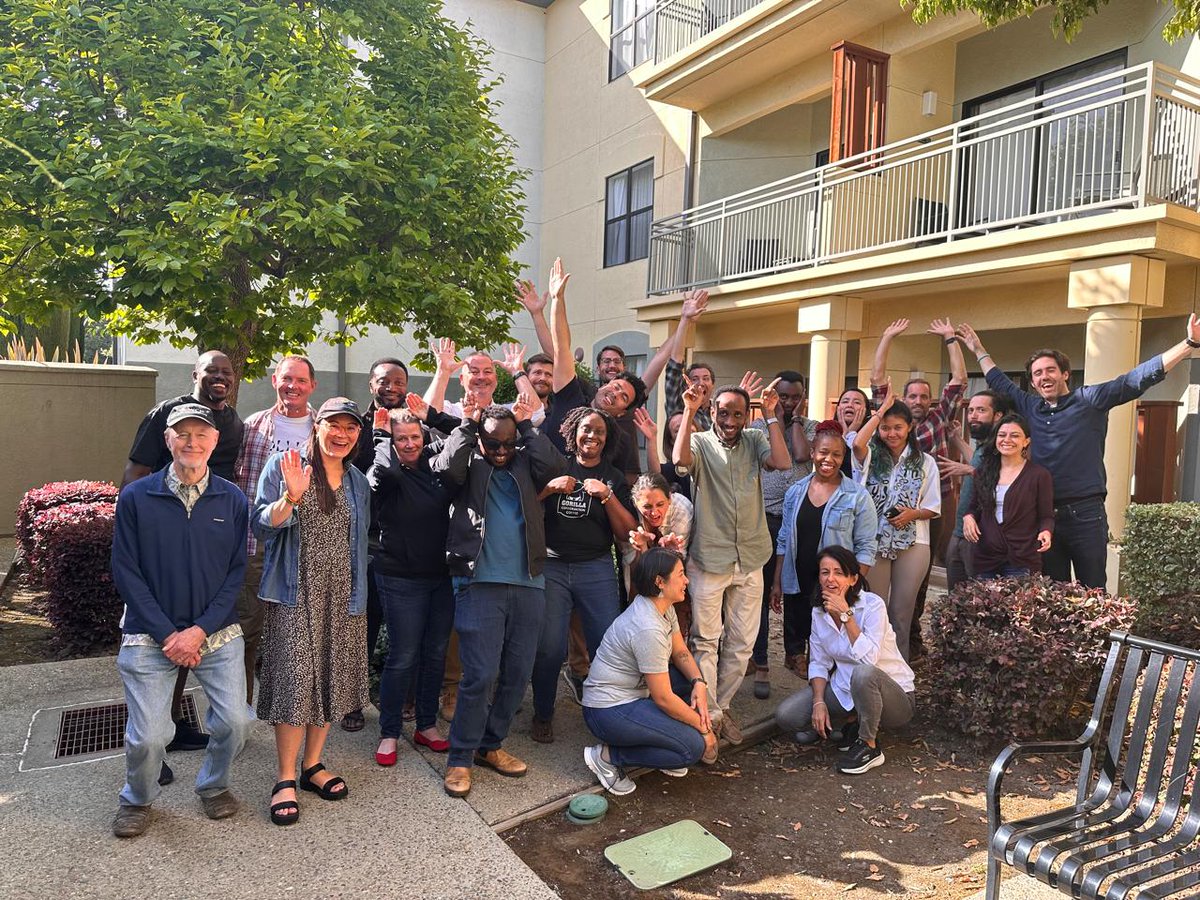 What an incredible time our founders @DoctorGladys and Mr. Lawrence Zikusoka had at the recently concluded WCN @wildnetorg Expo in San Francisco🌉! Dr. Gladys gave a wonderful presentation about our work 🦍, and also had the opportunity to connect to donors and partners.