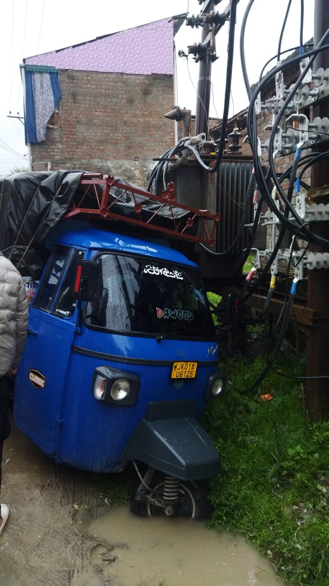 #Update 
An out-of-control load carrier collided with a distribution transformer at Hamdaniya Colony, Bemina, causing feeder 5 to shut down for necessary repairs. Er. Lateef Ahmad SDO Watalkadal
@diprjk