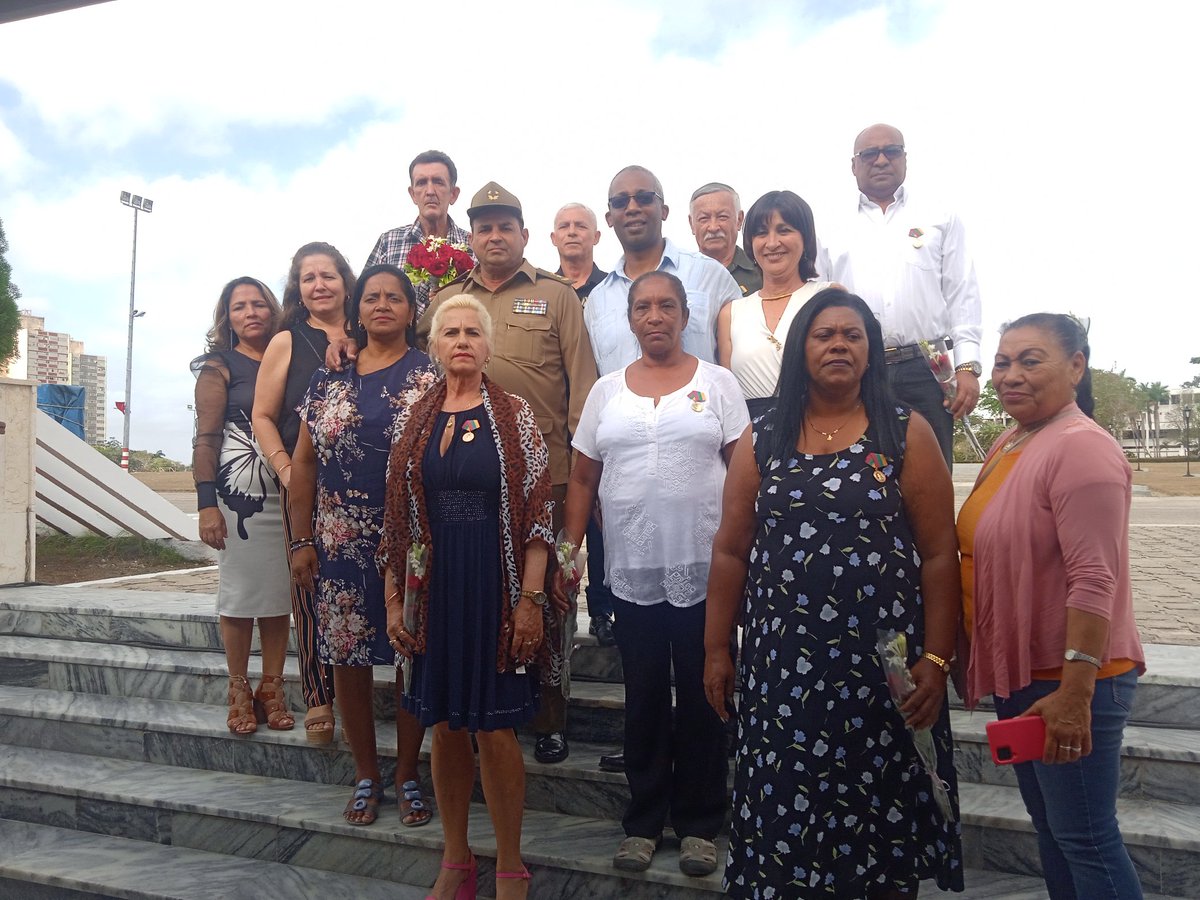 Condecorados por su destacada trayectoria laboral un grupo de integrantes de nuestro Sindicato.
#Cuba