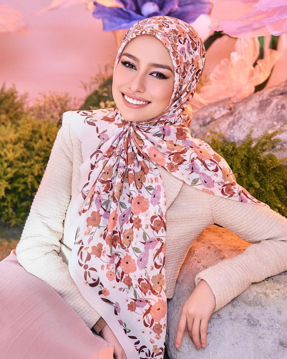 The prettiest Anna Jobling as the muse for Whimsical Collections for Shawl Publika 🫶🏻✨ 

Congratulations on reaching this milestone, and may it be a stepping stone to even greater heights 😚