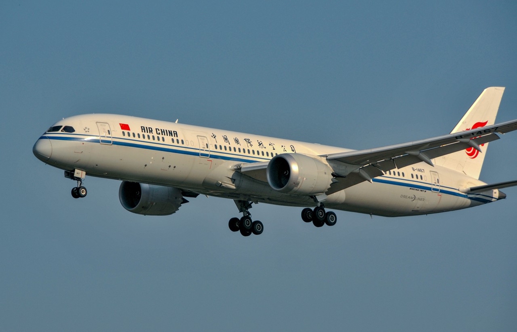 Air China re-launched its Beijing-Madrid-Sao Paulo route on April 28, reconnecting with South America after over four years. The 17,584 km journey, serviced by a Boeing 787-9, is now among the world's longest flights. #InvestinChina brnw.ch/21wJhqn