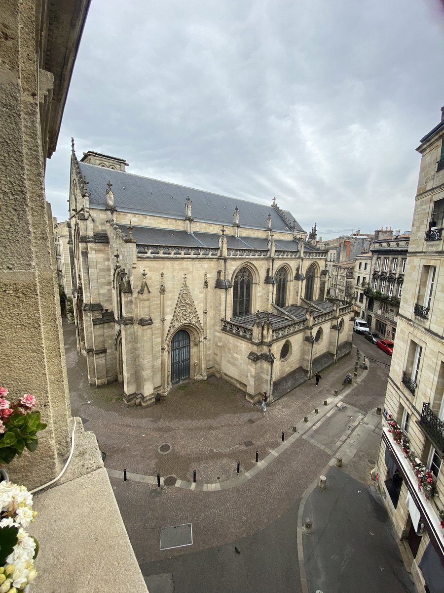 Waiting for an insurance expert in one of my apartments in Bordeaux, a lovely view of the church in St Pierre from the Window. Shame it’s on the third floor ( with no lift)